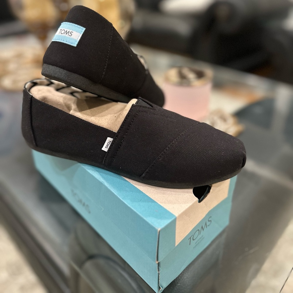 Size 7.5 - Brand new Toms